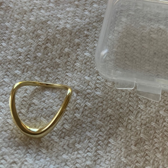 Curved Band Ring Stackable Size 6 US - Picture 2 of 8